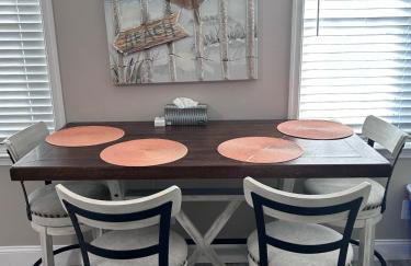 Beach Block Parking Modern Decor Porch - Foto 9