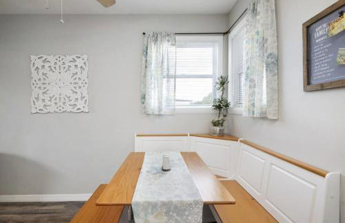 Cheerful residential home with boat launch access - Foto 5