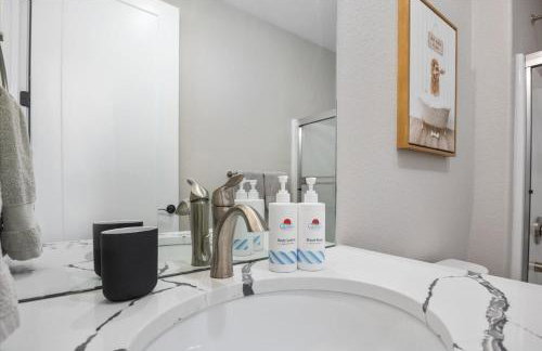 Lakefront Topsider Condo w/ Boat Slip, 2 Pools & Large Deck - Foto 42