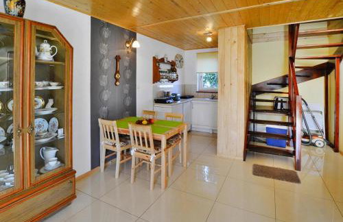 Lakeside holiday home, private garden - Photo 3