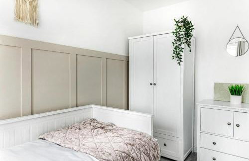 3BR Home with Garden & Free Parking - Foto 46