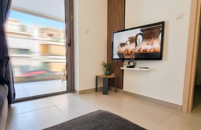 Bright & Modern home in Athens - Photo 2