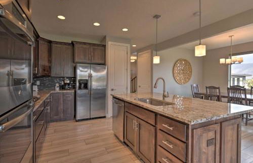 Modern Huntsville Resort Retreat with Deck and Hot Tub - Foto 7