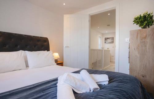 Luxe Detached 3 Bed Luxe House on Exclusive Private Estate Close to Coast Free Hot Tub Sleeps 6 Private Parking for 2 Cars - Photo 15