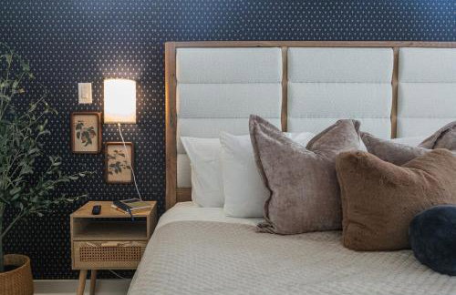 Downtown Indy, Rooftop Deck with Hot Tub, Gym, Bikes, Tesla Charger - Photo 23