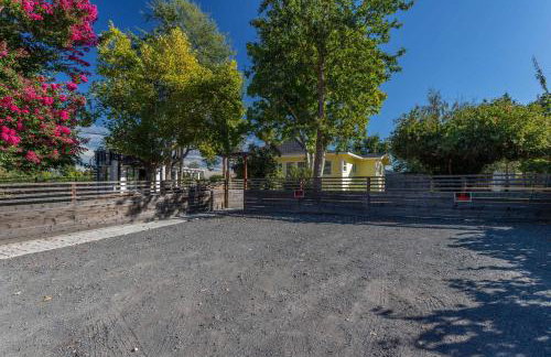 Relaxing 3BR Home with Vineyard View Rooftop Deck and Game Room - Foto 44