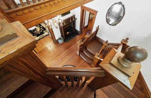 Large Historical Home for Groups Walk to Downtown! - Foto 11