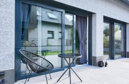 ALFA Stuttgart Doppelzimmer mit Teeküche und Terrasse Porsche Bosch l Gemeinschaftsbad WIFI SmartTV l Double room with kitchenette and terrace l shared bathroom BS21A5 - Foto 6