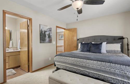 2 Living Rooms Fires Quick Drive Downtown - Foto 26