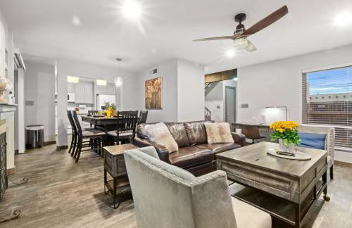 The Plaza - An Irvie Home w Summer Pool - Photo 11