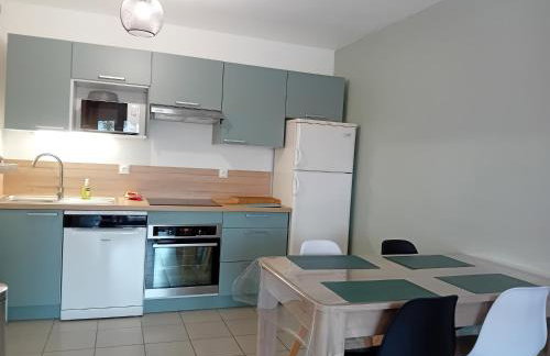 Appartement charmant proche plage avec terrasse et parking - FR-1-239-1119 - Foto 12