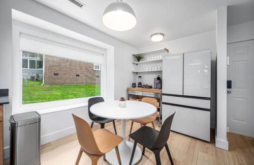 Tranquil Light-Filled Retreat 3BR Ranch - Photo 17