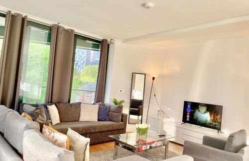 Sleek 3-bedroom flat with Balcony, Lift access, FREE WiFi in Southwark, Borough near The Shard by NourNest Apartments - Foto 16