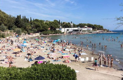 4 Bedroom Beautiful Home In Mravinci - Photo 41