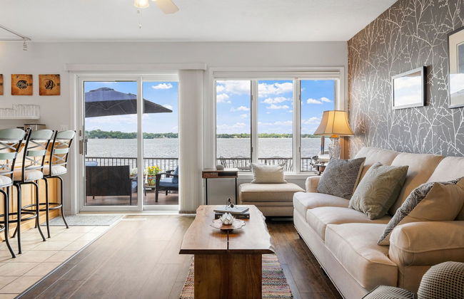 The Giraffe House - Photo 25