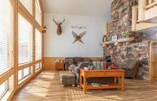 Chester Currents by KABINO Riverfront on Henrys Fork Air Conditioning Boat Launch Foosball Pool Table Huge Yard Garage WIFI - Foto 6