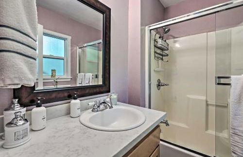 Redwoods Cabin with Hot Tub Walk to Russian River! - Foto 18