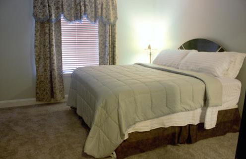 Amazing 4 Bedroom House with nice Backyard - Foto 15