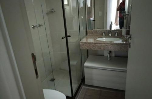 LINDO APTO, FRENTE MAR, VISTA MONTANHA. A 900m DA PRAIA DE ITACURUÇÁ - Foto 12