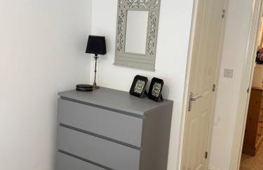 Uxbridge-Modern 2 bed Apt with Lift & Parking - Photo 12