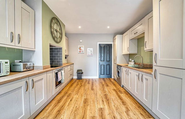 Host Stay Gillam House - Photo 4