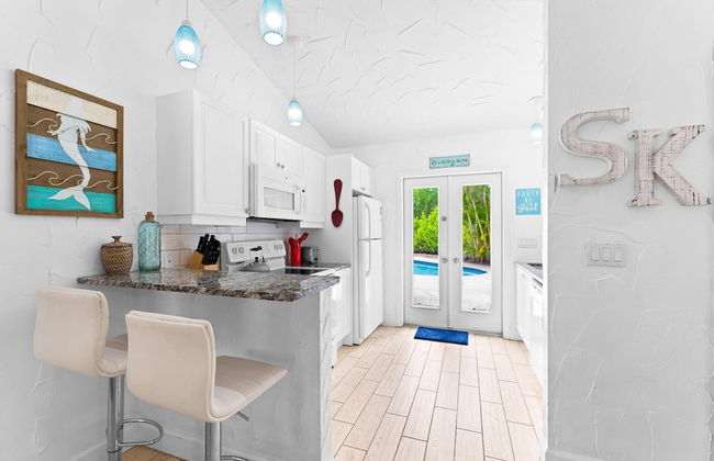 Crescent Beach Villas - West by Beachside Management - Photo 8