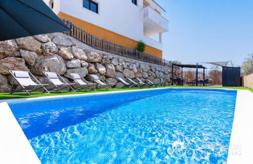 Villa Serranita - Stylish Holiday Home with Views and Air Conditioning 15 mins to Sitges - Photo 1