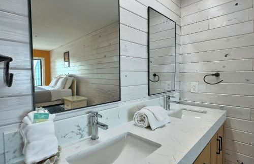 On the Beach, Walk to Village, Watch the Sunsets from Balcony - Foto 43