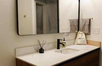 “Climber's Den” Rare Cliffside Stay w/ HotTub RRG - Foto 9