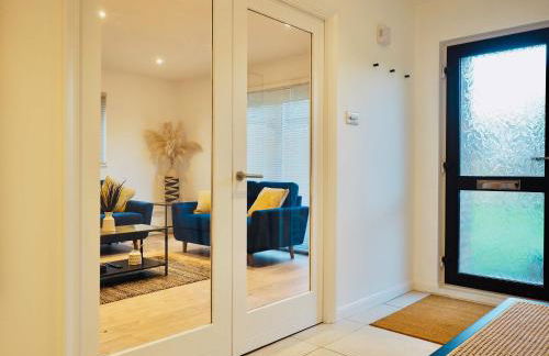 Spacious 3 bedroom Home w Parking in Farnborough - Foto 23