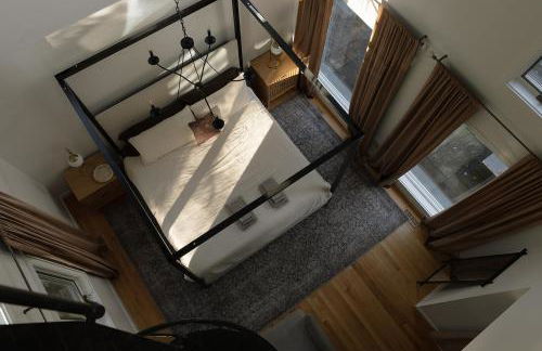 Secluded escape with hot tub, pizza oven, fireplace - Foto 9