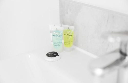 Modern 2 Bed Apartment - Parking - Sleeps 3 - Netflix 27AC - Foto 31