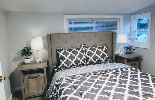 Nice house with private parking, king bed fenced yard - Foto 11