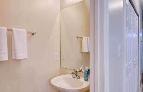 Central and Spacious Townhome in Greensboro! - Foto 23