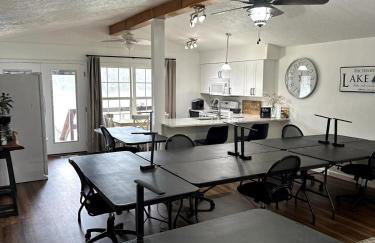 Private Lakefront Dock Firepit Yard Games - Foto 46