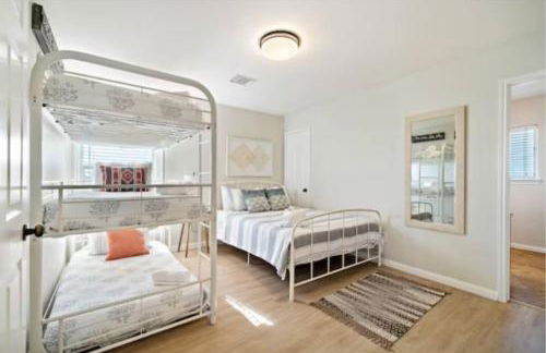 Beach house with large deck and patio - Foto 25