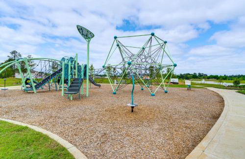 Patio and Pool Access Family Home in Tomball - Foto 26
