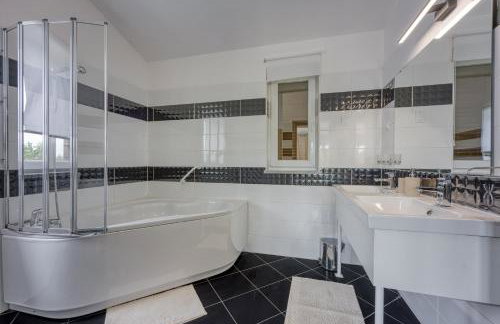 Villa LUMARE AQUA - Pool, Jacuzzi & Garden - Foto 35