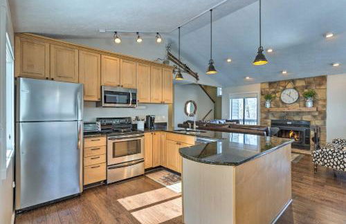 Bright Wintergreen Resort Home Deck and Grill! - Foto 7