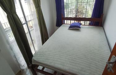 Two-story home with solar-heated pool and 4 bedrooms - Foto 24