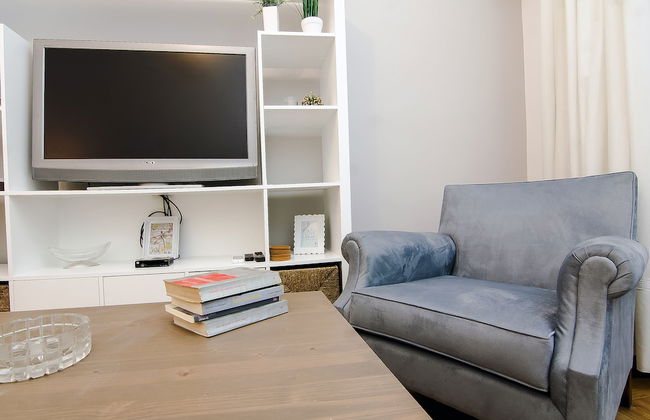 Charming 2 bdr apt next to Piraeus port - Photo 15