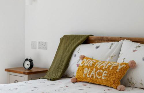 Newly Refurbished 2 Bed Flat - Photo 34