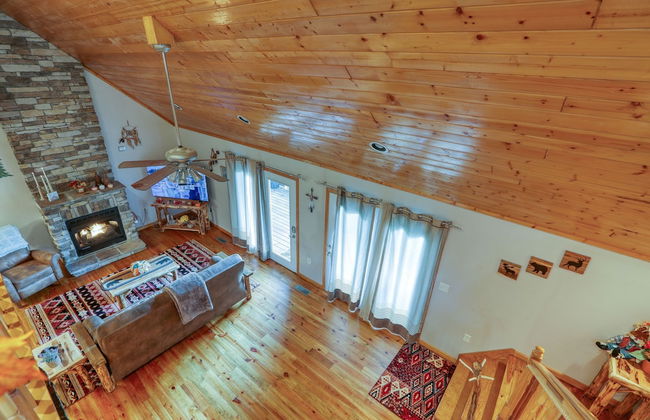Smoky Mountain Getaway 3 Bedroom Cabin by RedAwning - Photo 15