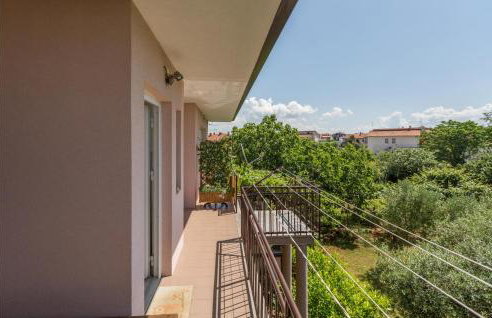 Gorgeous Apartment In Umag With Wifi - Photo 2