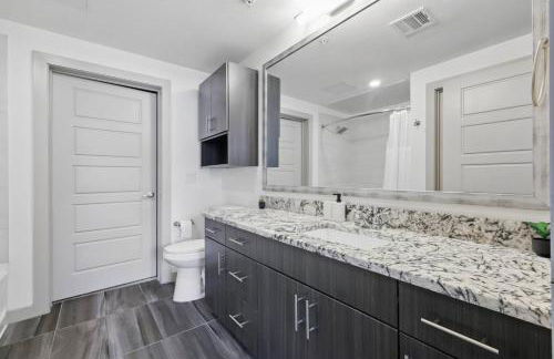 Modern 1BR near TPC Golf Free Parking and Wifi - Foto 18