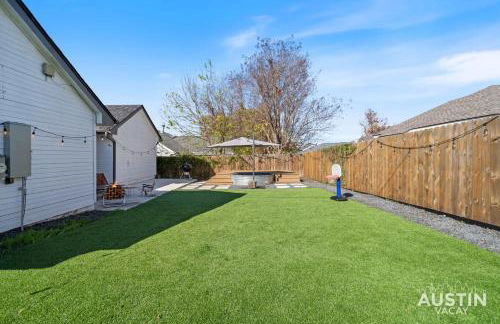 Family 3BR 2BA Home Near Charming Main Street w Cowboy Pool by Austin Vacay - Foto 23