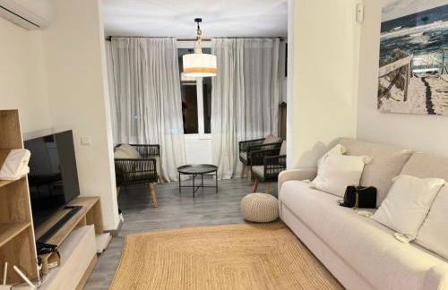 Stylish Seaview Apartment - Photo 22