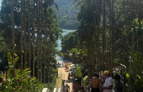 Entre Três Praias - Enseada 200m, Perequê Mirim 200m, Sta Rita 300m, Com Ar Condicionado e Churrasqueira - Foto 33