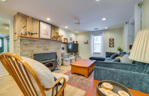 Pet Friendly Home - Walk to Mullet Lake! - Photo 5