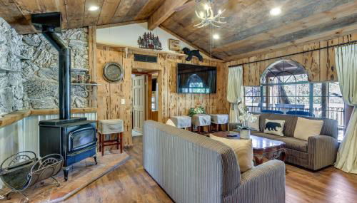 9 Mi to Bass Lake Cabin with Fire Pit in Wishon! - Foto 3